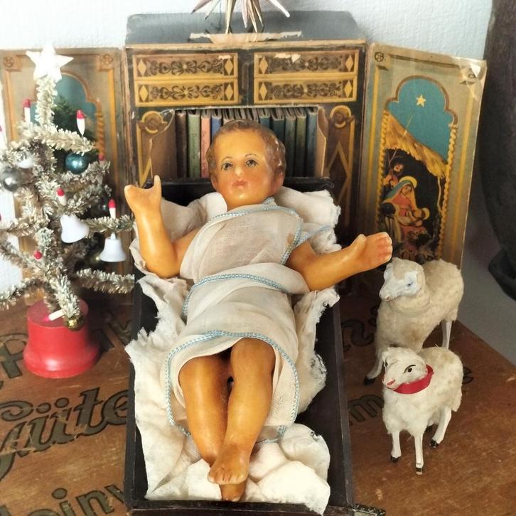 Antiek wassen kindje jezus in kribbe. Oude kerst, Diversen, Kerst, Ophalen of Verzenden