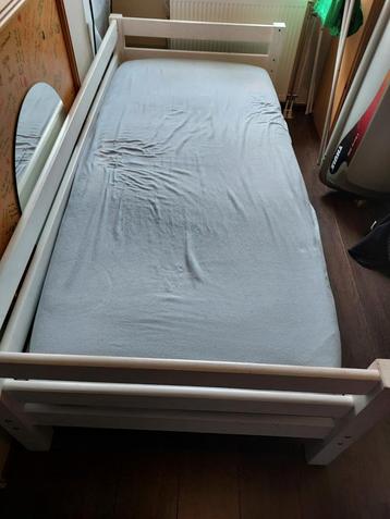 Eenpersoonsbed wit met lattenbodem 90x200