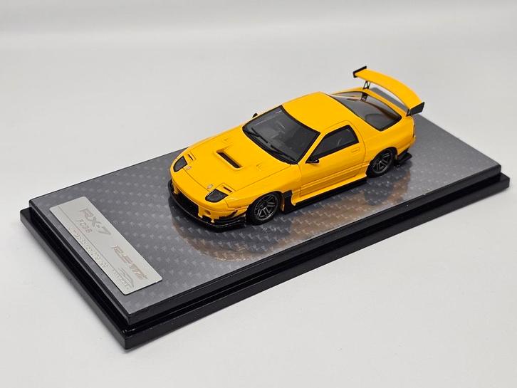 1:64 YM Model Mazda Rx7 FC Geel, Hobby en Vrije tijd, Modelauto's | Overige schalen, Zo goed als nieuw, Auto, Ophalen of Verzenden