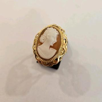 Vintage 14 karaats gouden ring met grote Camee bewerkt  beschikbaar voor biedingen