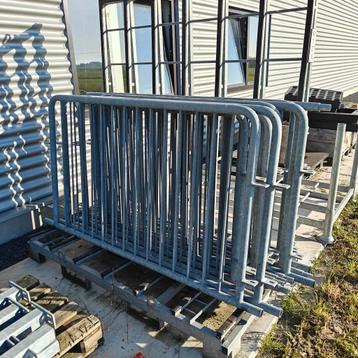 Stalen balustrade hekken gegalvaniseerd. beschikbaar voor biedingen
