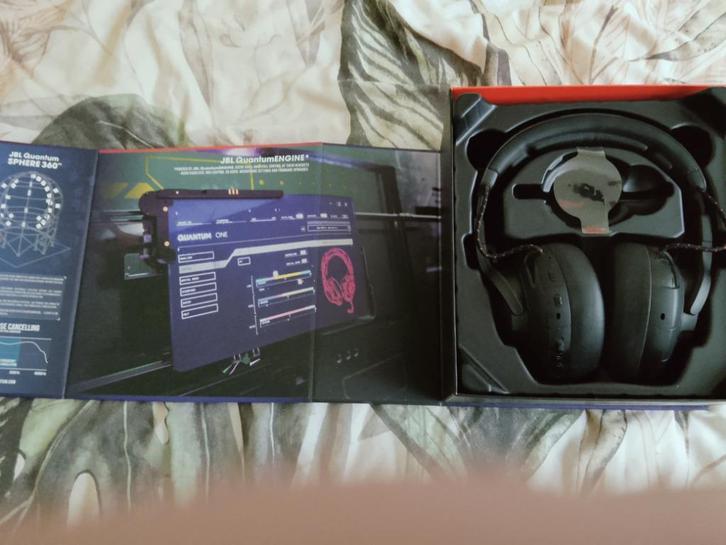 JBL Quantum One, Computers en Software, Headsets, Zo goed als nieuw, Over-ear, Bedraad, Gaming headset, Mute-functie, Volumeregelaar