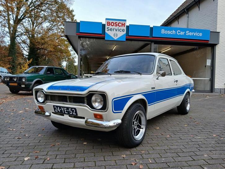 Ford ESCORT RS2000, Auto's, Ford, Bedrijf, Te koop, Escort, Benzine, Sedan, Handgeschakeld, Geïmporteerd, Wit, Zwart, Stof, Achterwielaandrijving