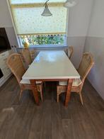Leuke tafel en vier rieten stoelen, Ophalen, Gebruikt