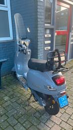 Scooter agm grijs, Fietsen en Brommers, Snorfietsen en Snorscooters, Ophalen, Zo goed als nieuw, Benzine, Overige merken