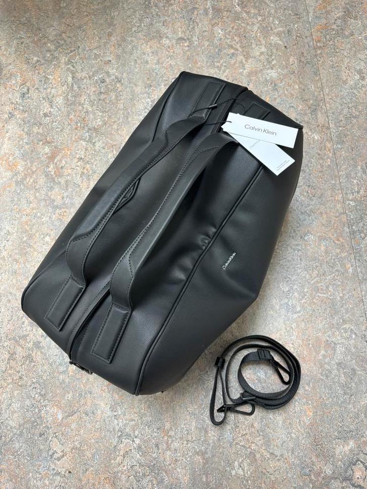 CALVIN KLEIN CK MUST WEEKENDER REISTAS 48 CM, Sieraden, Tassen en Uiterlijk, Tassen | Reistassen en Weekendtassen, Nieuw, Zwart