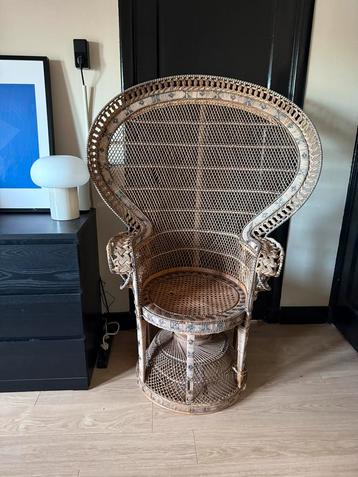 Rotan pauwenstoel beschikbaar voor biedingen