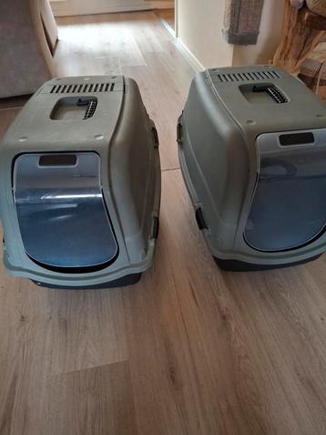 2  kattenbakken 1 nieuwe  geschikt voor grote katten  beschikbaar voor biedingen