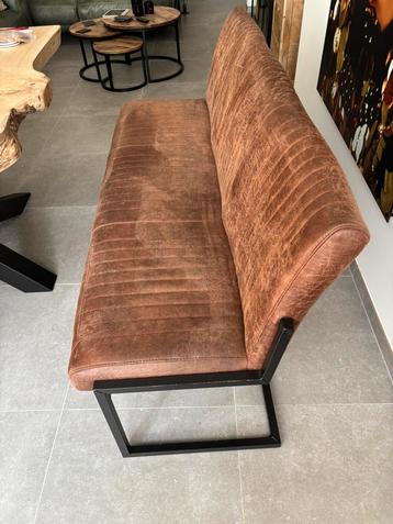 Eetkamerbank met 3 stoelen beschikbaar voor biedingen