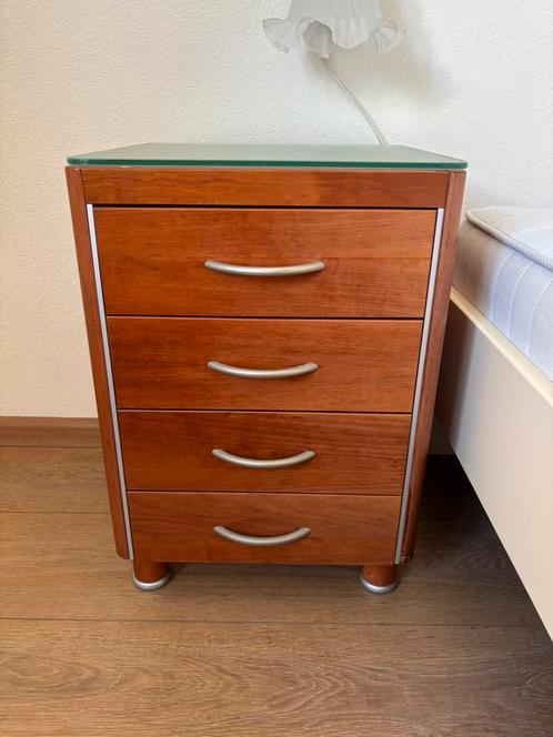 Massief Notenhout Nachtkastjes 2 stuks., Huis en Inrichting, Kasten | Ladekasten, Zo goed als nieuw, Minder dan 100 cm, 50 tot 100 cm