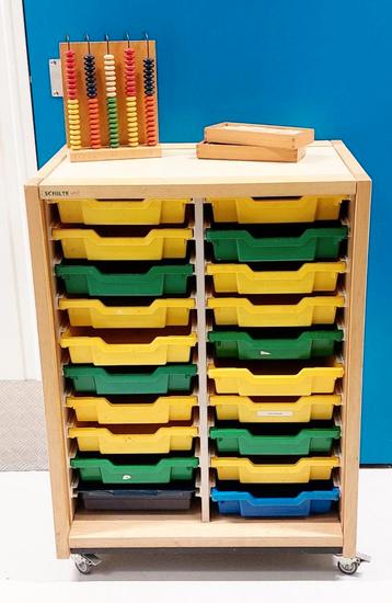 Schilte Schoolkast met lades beschikbaar voor biedingen