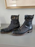 Durea in hele goede staat. Mt 7E; speciaal voor smalle voet, Ophalen of Verzenden, Zo goed als nieuw, Sneakers of Gympen