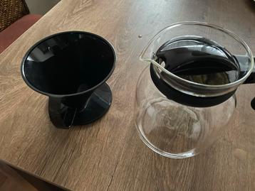 Koffiekan met filter beschikbaar voor biedingen