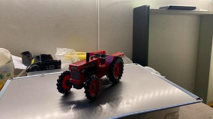 Volvo bm britains, Hobby en Vrije tijd, Modelauto's | 1:32, Zo goed als nieuw, Tractor of Landbouw, Britains, Ophalen of Verzenden