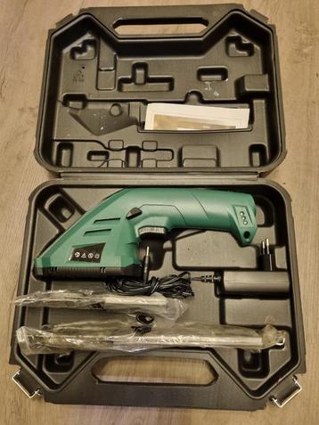 heggenschaar, lege batterijen. WIE KAN HIER IETS MEE  beschikbaar voor biedingen