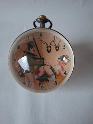 Antiek Glazen Bol Klokhorloge met erotische afbeelding  beschikbaar voor biedingen
