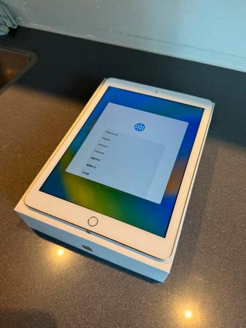 iPad 2017 / 5e generatie / 128 GB / Cellular / goud beschikbaar voor biedingen
