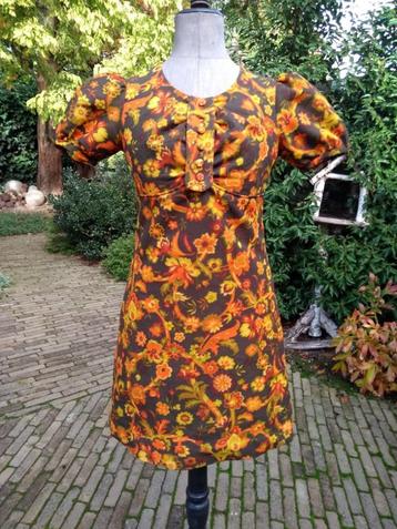 Vintage jurkje met pofmouwtjes oranje bruin geel bloem Mt S beschikbaar voor biedingen