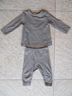 2-delig setje grijs gestreept maat 74 pakje : broek + shirt, Kinderen en Baby's, Babykleding | Maat 74, Ophalen of Verzenden, Zo goed als nieuw