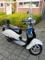 Killererbee scooter + 2 helmen, Fietsen en Brommers, Snorfietsen en Snorscooters, Ophalen of Verzenden, Gebruikt, Benzine, Overige merken