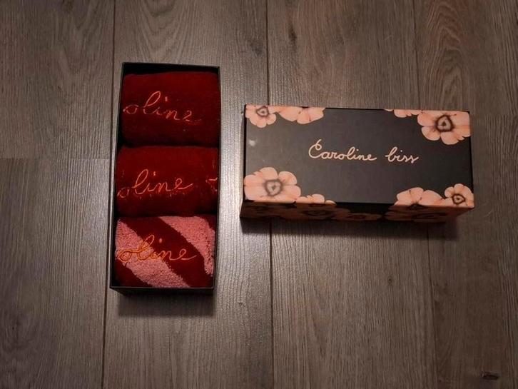 Caroline Lisy Handdoekjes - Nieuw in Doos, Huis en Inrichting, Badkamer | Badtextiel en Accessoires, Nieuw, Handdoek, Rood, Ophalen of Verzenden