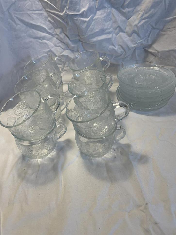 Arcoroc France glazen kop en schotel set vintage bloemmotief, Huis en Inrichting, Keuken | Servies, Gebruikt, Kop(pen) en/of Schotel(s)