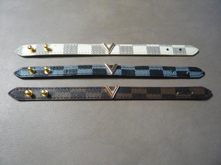 trendy armband met V 18cm in wit blauw of bruin €5 p/st, Sieraden, Tassen en Uiterlijk, Armbanden, Nieuw, Overige materialen, Overige kleuren