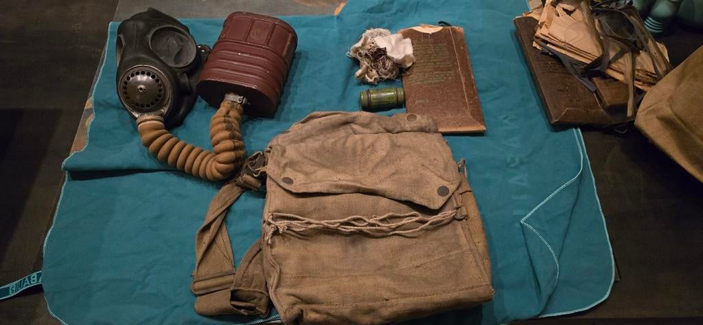 Respirator 1939 met toebehoren, Verzamelen, Militaria | Tweede Wereldoorlog, Ophalen of Verzenden, Nederland