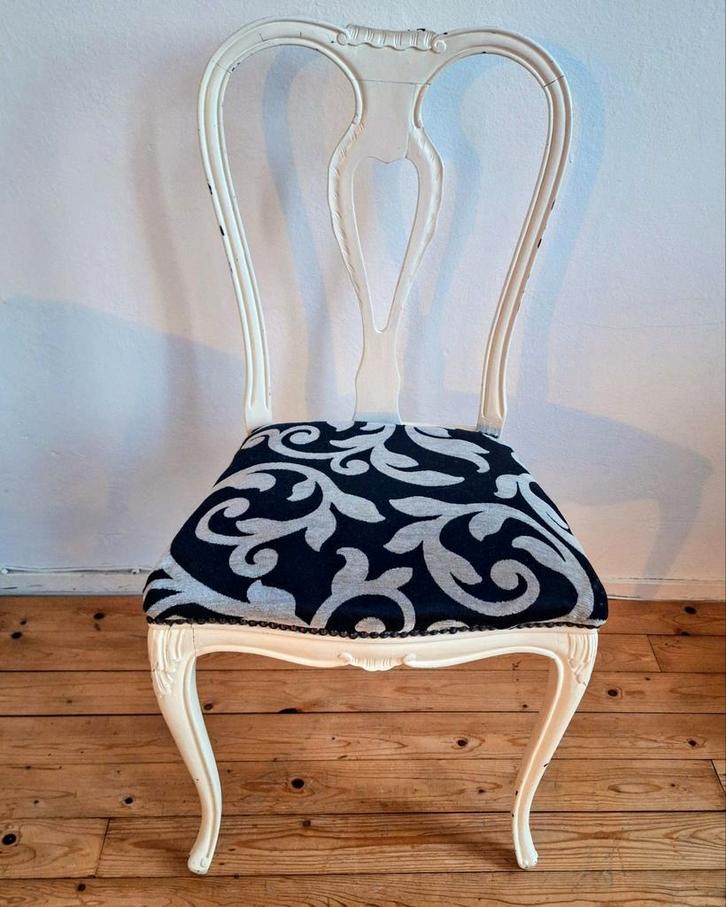 Elegante stoel met sierlijk houtsnijwerk, Antiek en Kunst, Antiek | Meubels | Stoelen en Banken, Ophalen