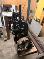 Antieke machines: kolomboor 2x, kabel stripper en meer, Ophalen