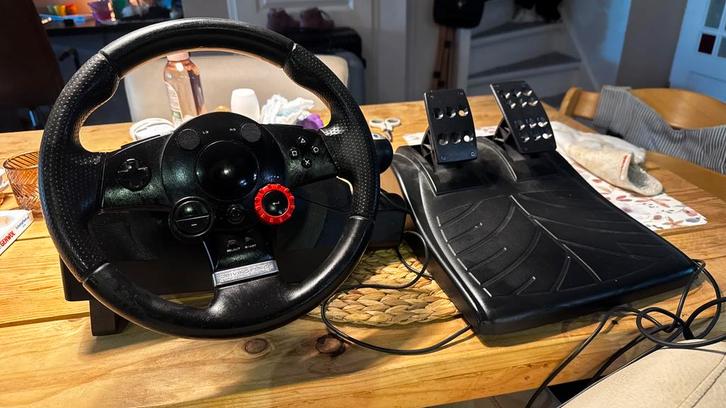 Logitech Gaming Stuur incl. Pedalen, Spelcomputers en Games, Spelcomputers | Sony PlayStation Consoles | Accessoires, Zo goed als nieuw