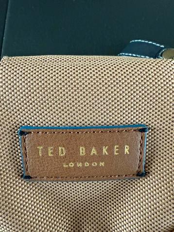 Reisetui Ted Baker. Beautycase. Luxe reiscomfort beschikbaar voor biedingen