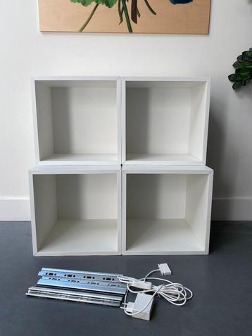 ZGAN 4x EKET IKEA kast wit incl. wandmontage en lichtsnoer beschikbaar voor biedingen