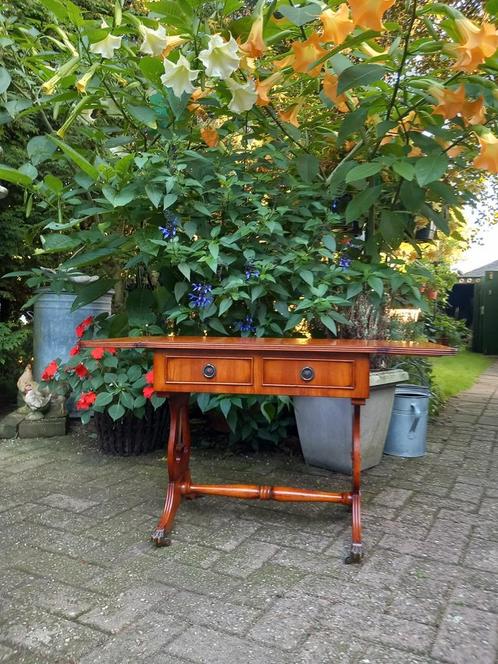 Schitterend hangoortafeltje met kraaienpootjes op wieltjes, Antiek en Kunst, Antiek | Meubels | Tafels, Ophalen