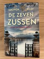 Lucinda Riley - De zeven zussen, Lucinda Riley, Ophalen of Verzenden, Zo goed als nieuw, Nederland