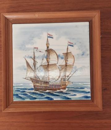 Delfts Blauw Tegel met Schip in Houten Lijst beschikbaar voor biedingen