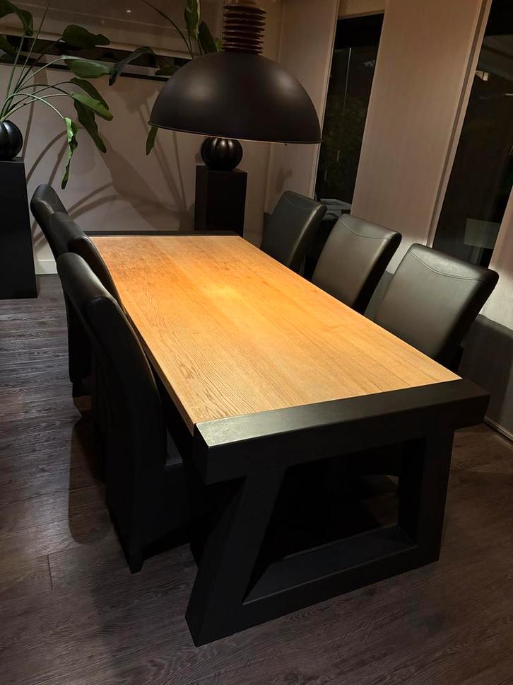 Robuuste industriële houten tafel met stalen poten met stoel, Huis en Inrichting, Tafels | Eettafels, Zo goed als nieuw, 50 tot 100 cm