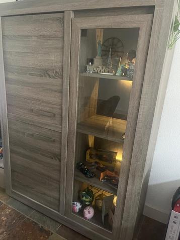 Vitrine kast  beschikbaar voor biedingen