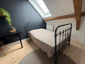 Franse twijfelaar, brocante (inclusief lattenbodem) beschikbaar voor biedingen