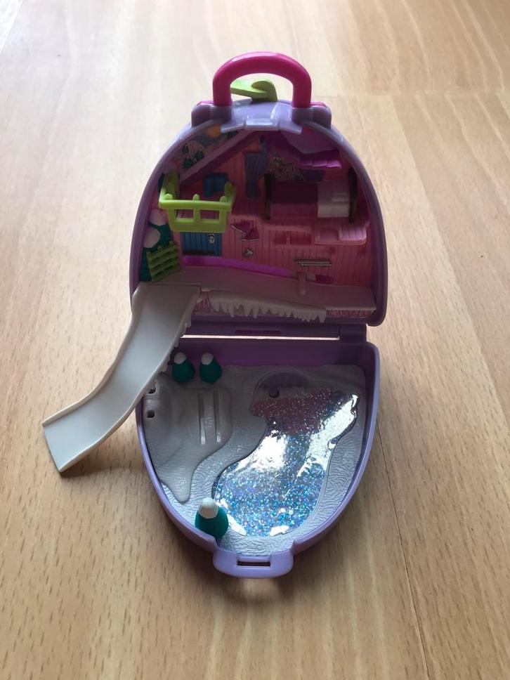 Polly pocket rugtas ijsbaan snow Mountain vintage 1996, Verzamelen, Poppetjes en Figuurtjes, Gebruikt, Ophalen of Verzenden