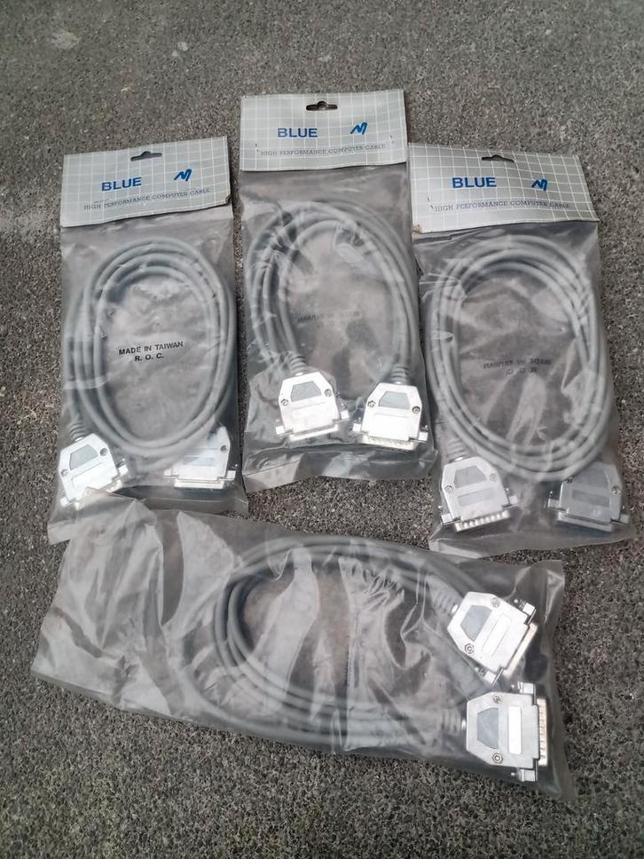 (101 4x)  Soepele RS-232 kabel male- female NIEUW, Computers en Software, Vintage Computers, Ophalen of Verzenden