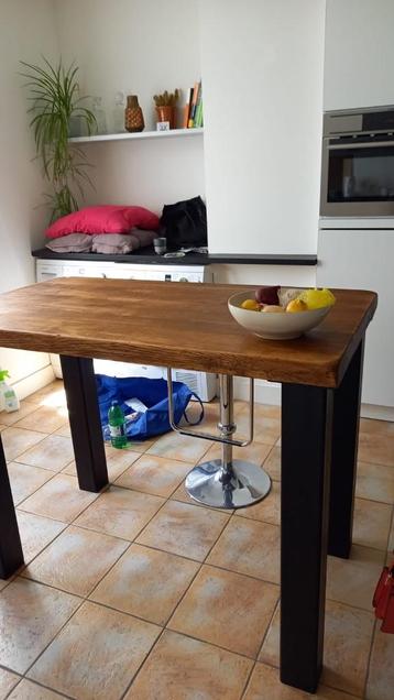 Balkon of tuin sta- en eettafel met gecoate stalen poten beschikbaar voor biedingen
