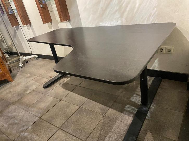 ikea bekant euro zwart. rechts. 160x110. verstelbaar, Huis en Inrichting, Bureaus, Zo goed als nieuw, Bureau, In hoogte verstelbaar