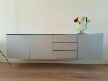 Mooie zilvergrijze dressoir