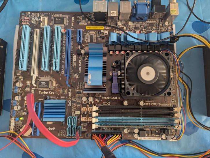 moederboard Asus met processor, Computers en Software, Moederborden, Zo goed als nieuw, Overige soorten, Ophalen of Verzenden
