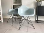 2x Vitra Eames kuipstoelen ijsgrijs dar zwart, Zwart, Ophalen of Verzenden, Zo goed als nieuw, X