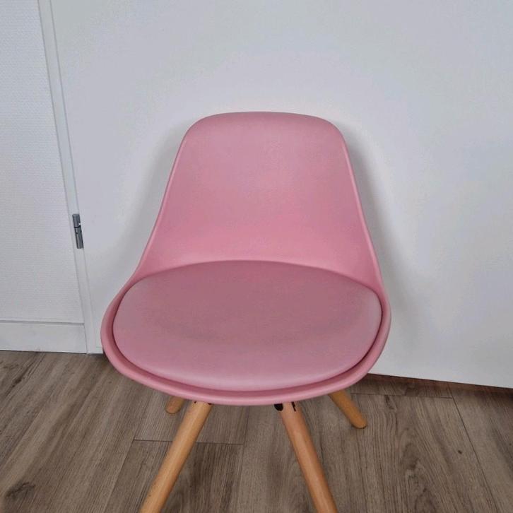 Roze stoeltje, Kinderen en Baby's, Kinderkamer | Tafels en Stoelen, Zo goed als nieuw, Stoel(en), Ophalen