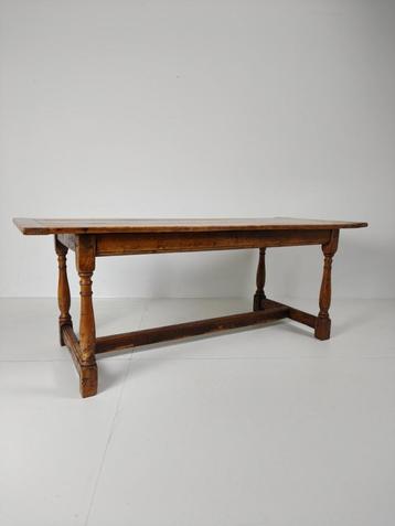 prachtige Franse Antieke Eettafel beschikbaar voor biedingen