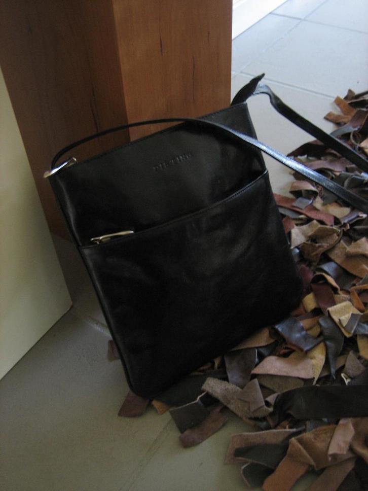 Mooie zwart leren schoudtertasje van DISTING, snazzeys, Sieraden, Tassen en Uiterlijk, Tassen | Damestassen, Nieuw, Schoudertasje