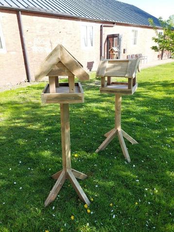 houten vogelhuis beschikbaar voor biedingen